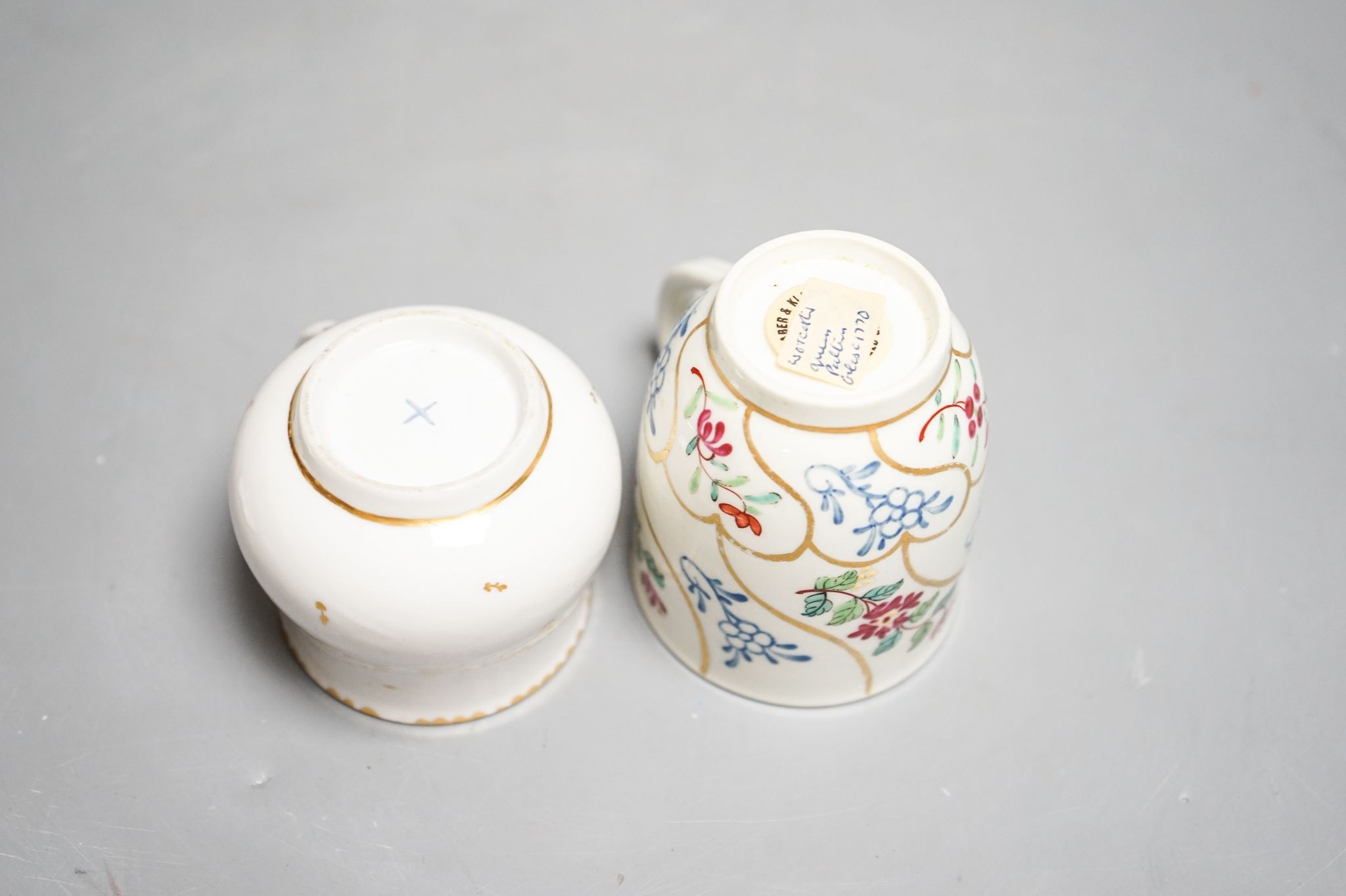 A Worcester James Giles decorated coffee cup c.1770 and a Bristol custard cup and cover c.1770, 7cm